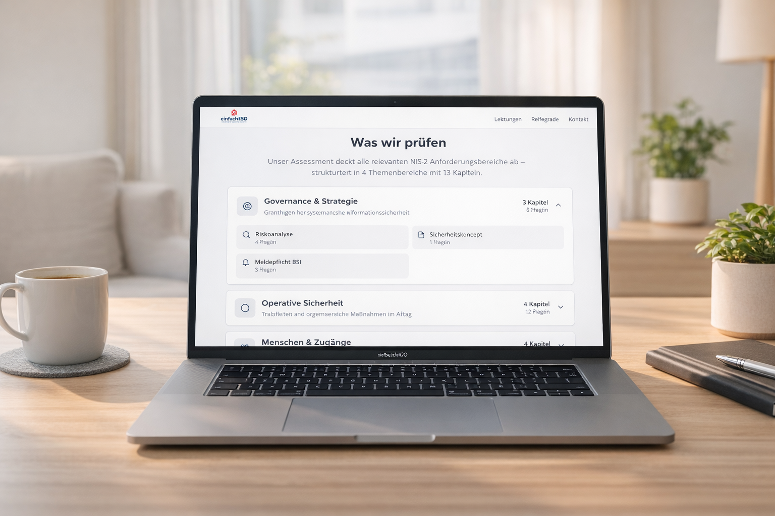 schreibtisch mit Laptop drauf 
